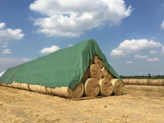 Zakrývací netkaná textilie (plachta) Flortex 55/160 - 12,20x15m na seno/slámu - pro zakrytí cca 120 balíků